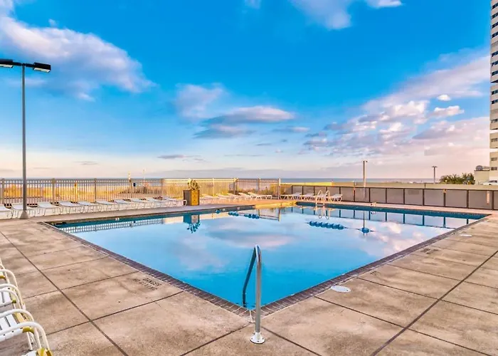 Holiday home Captivating Beachfront With Balcony Views Pools Gym & Tennis Court