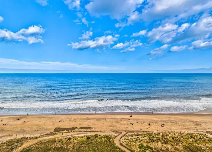 Captivating Beachfront With Balcony Views Pools Gym & Tennis Court Holiday home Ocean City