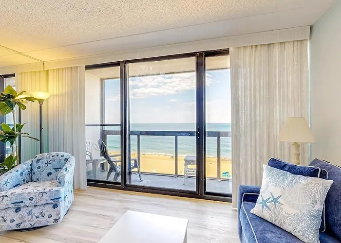 Holiday home Captivating Beachfront With Balcony Views Pools Gym & Tennis Court *