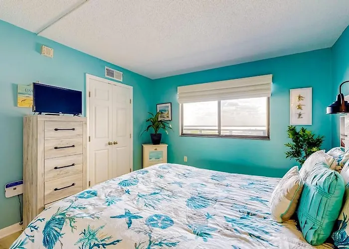 Holiday home Captivating Beachfront With Balcony Views Pools Gym & Tennis Court