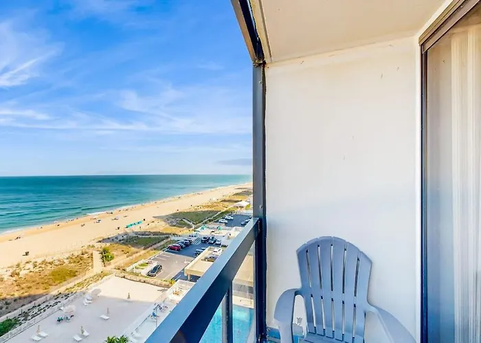 Captivating Beachfront With Balcony Views Pools Gym & Tennis Court Holiday home