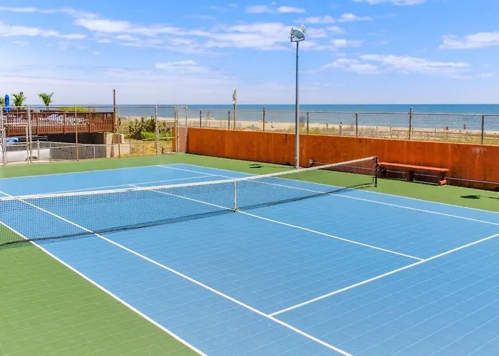 Holiday home Captivating Beachfront With Balcony Views Pools Gym & Tennis Court Ocean City