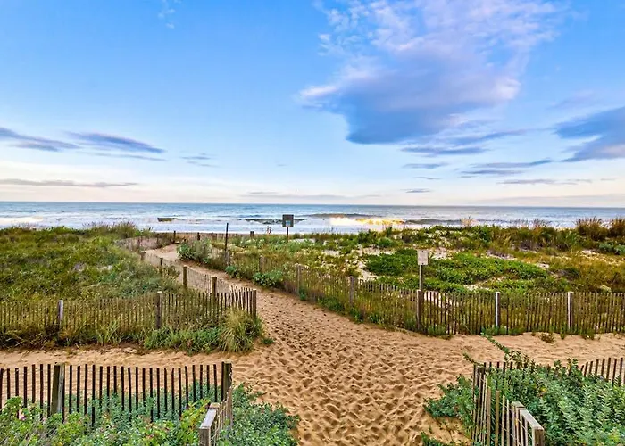 Captivating Beachfront With Balcony Views Pools Gym & Tennis Court *